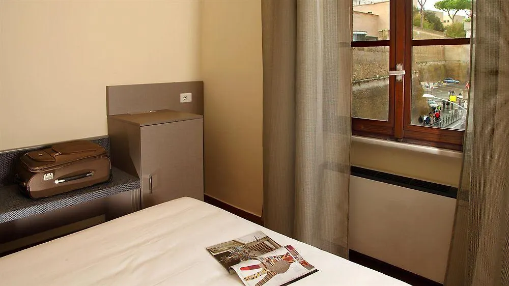 Hearth Hotel Roma 3*,  Italia